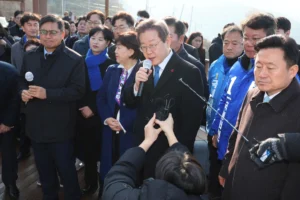 Kabar Kesehatan Pemimpin oposisi Korea Selatan baru pulih dari operasi setelah ditikam di leher 