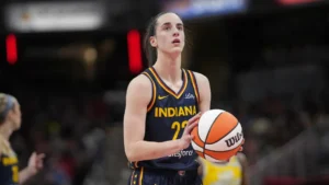 Caitlin Clark membuat sejarah WNBA di Indiana Fever kalah dari Los Angeles Sparks 