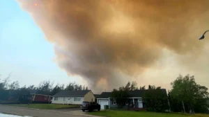 Ribuan orang dievakuasi karena kebakaran hutan yang ‘sangat agresif’ di Kanada bagian timur 