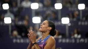 Sydney McLaughlin-Levrone mempertahankan gelar lari gawang 400m