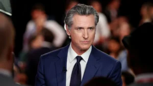 Newsom menandatangani undang-undang untuk mengatur penggunaan media sosial di kalangan anak-anak 