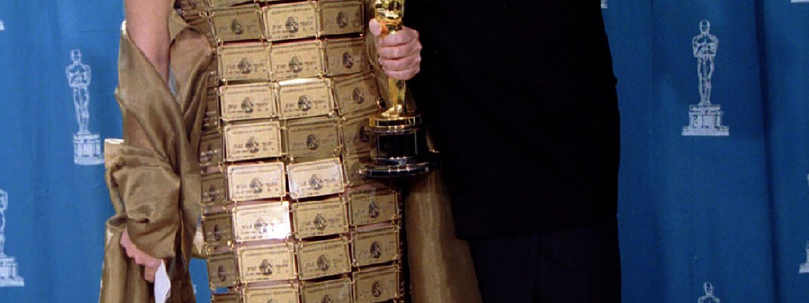 Berita fashion Ingatkah saat Lizzy Gardiner mengejutkan Oscar dengan gaun yang terbuat dari 254 kartu kredit?
