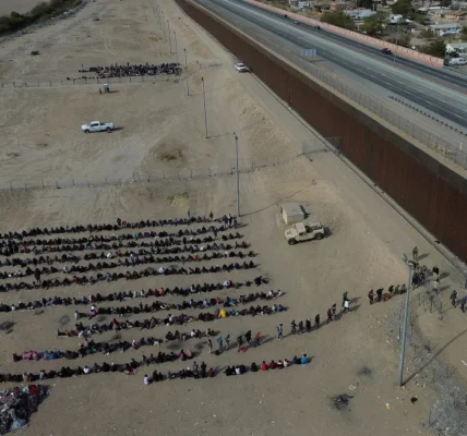 Pendatang Gelap Lebih dari 11.000 migran menunggu di Meksiko utara di tengah lonjakan perbatasan