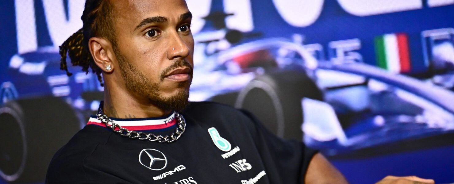 Berita Terpopuler Lewis Hamilton mengkritik komentar 'sama sekali tidak dapat diterima' dari Helmut Marko dari Red Bull tentang Sergio Pérez