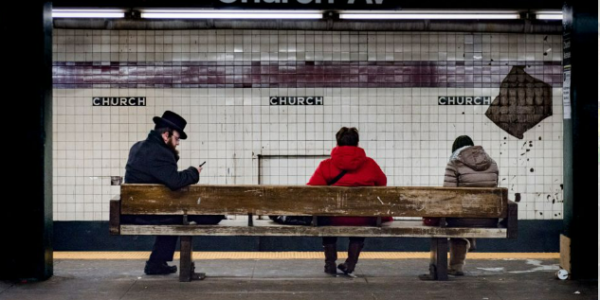 Dunia Seniman : Dia melakukan perjalanan di setiap jalur kereta bawah tanah Kota New York — dan memotret setiap perhentian pertama dan terakhir
