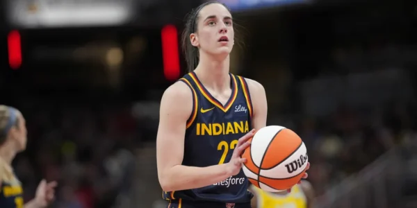 Caitlin Clark membuat sejarah WNBA di Indiana Fever kalah dari Los Angeles Sparks