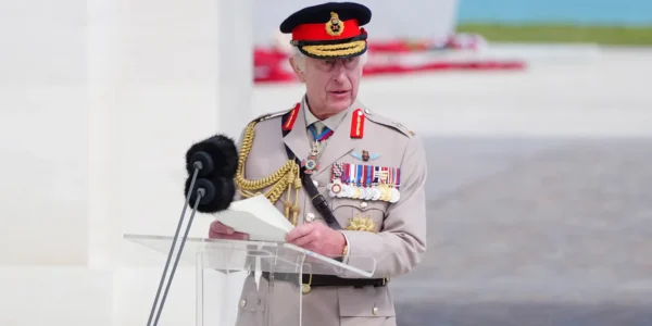 Raja Charles melakukan perjalanan untuk memperingati ulang tahun D-Day