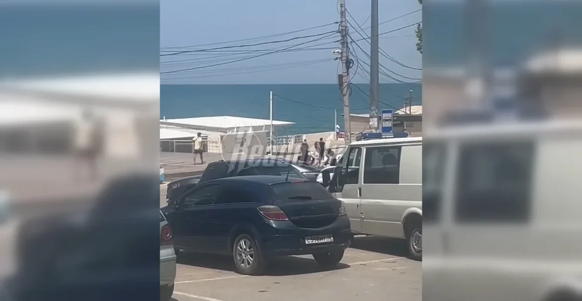 Setidaknya 5 orang tewas setelah pecahan rudal berserakan di pantai Krimea yang diduduki Rusia