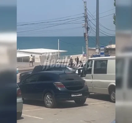 Setidaknya 5 orang tewas setelah pecahan rudal berserakan di pantai Krimea yang diduduki Rusia
