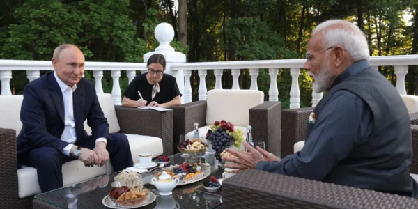 Zelensky mengecam pertemuan Modi dengan Putin pada hari yang sama ketika serangan Rusia