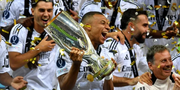 Kylian Mbappé mencetak gol pertama Real Madrid dalam kemenangan Piala Super UEFA atas Atalanta