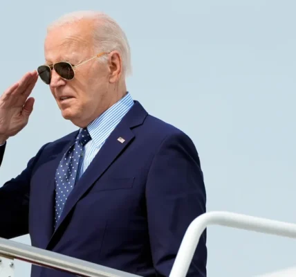 Biden bersiap membuka konvensi Partai Demokrat dengan dorongan untuk memilih Harris