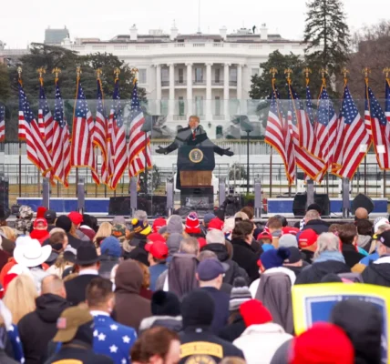 Bagaimana Jack Smith mengedit dakwaan campur tangan pemilu Trump