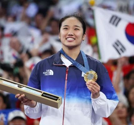 Pemain bulu tangkis Korea Selatan memenangkan medali emas Olimpiade yang bersejarah