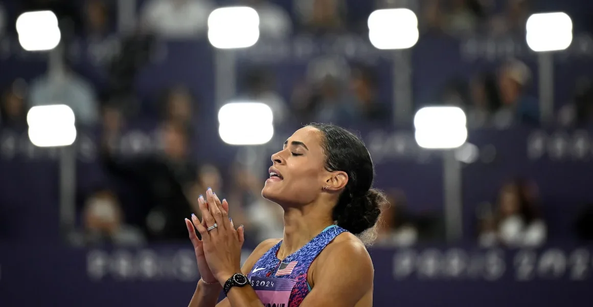 Sydney McLaughlin-Levrone mempertahankan gelar lari gawang 400m