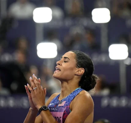 Sydney McLaughlin-Levrone mempertahankan gelar lari gawang 400m