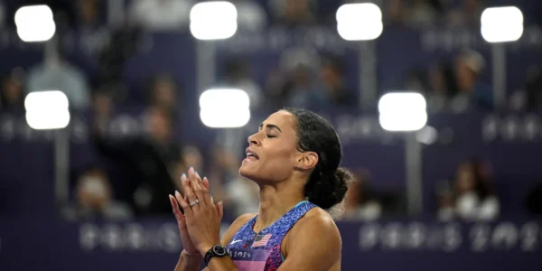 Sydney McLaughlin-Levrone mempertahankan gelar lari gawang 400m